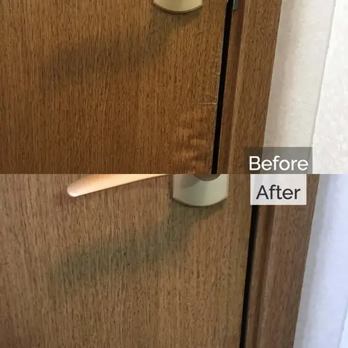 室内ドアの擦り傷と剥がれの補修
