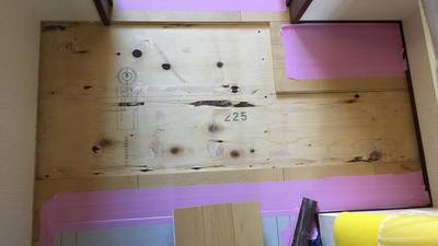 フローリングの床下収納跡補修前