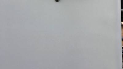 補修により傷が消え綺麗になった給湯器パネル