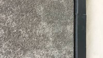 補修で綺麗になった外壁タイル