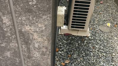 きれいに補修された外壁パネルの角