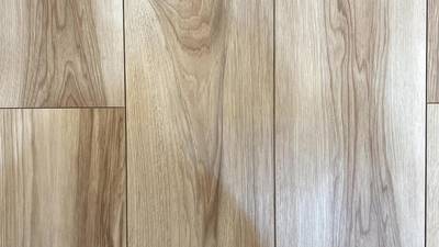 ビス穴を綺麗に補修した後のフローリング