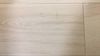 補修後のフローリングです。傷が綺麗になくなりました。