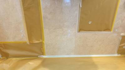 パテ埋め後、塗装のために周囲をマスキングした状態