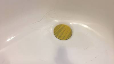 排水口周りにひび割れ（クラック）が入った洗面ボール