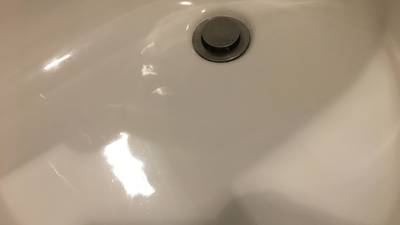 塗装補修で綺麗になった洗面台全体の写真