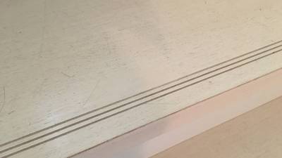 凹み傷が消えた階段踏み板 補修後