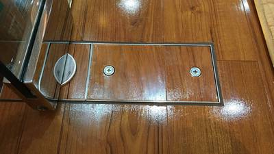 木目描きで自然に補修された床点検口