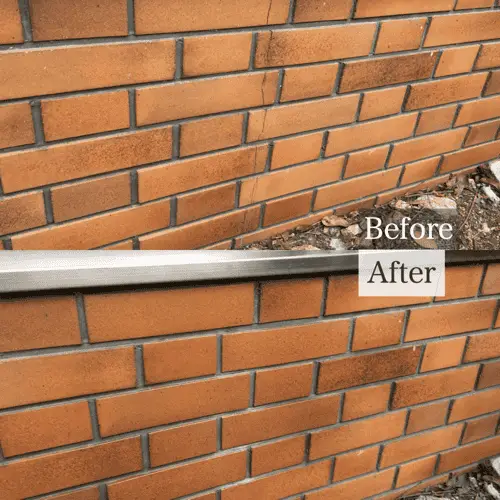 タイルの壁にできたひび割れの補修