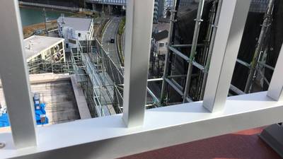 補修後のベランダ手すり全体像