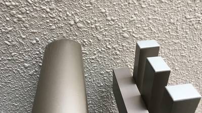 傷がなくなり綺麗になった手すり先端