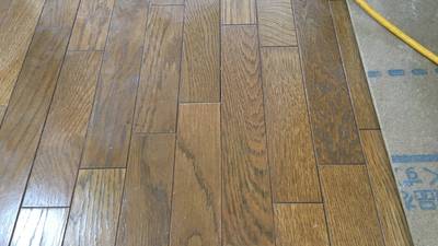 木目描きで綺麗に補修されたフローリング