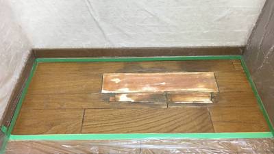 パテによる下地処理の様子