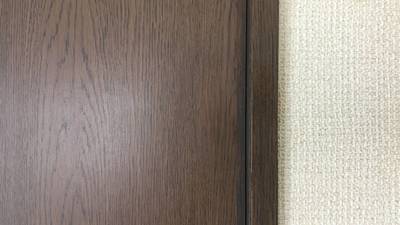 補修によって傷が分からなくなった室内ドア
