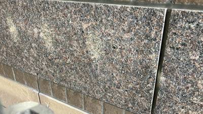 外壁タイルのビス穴補修後