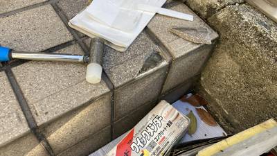 玄関ポーチタイルの角欠け 作業中