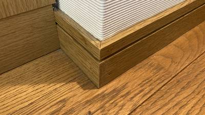 巾木の角の剥がれ 補修後