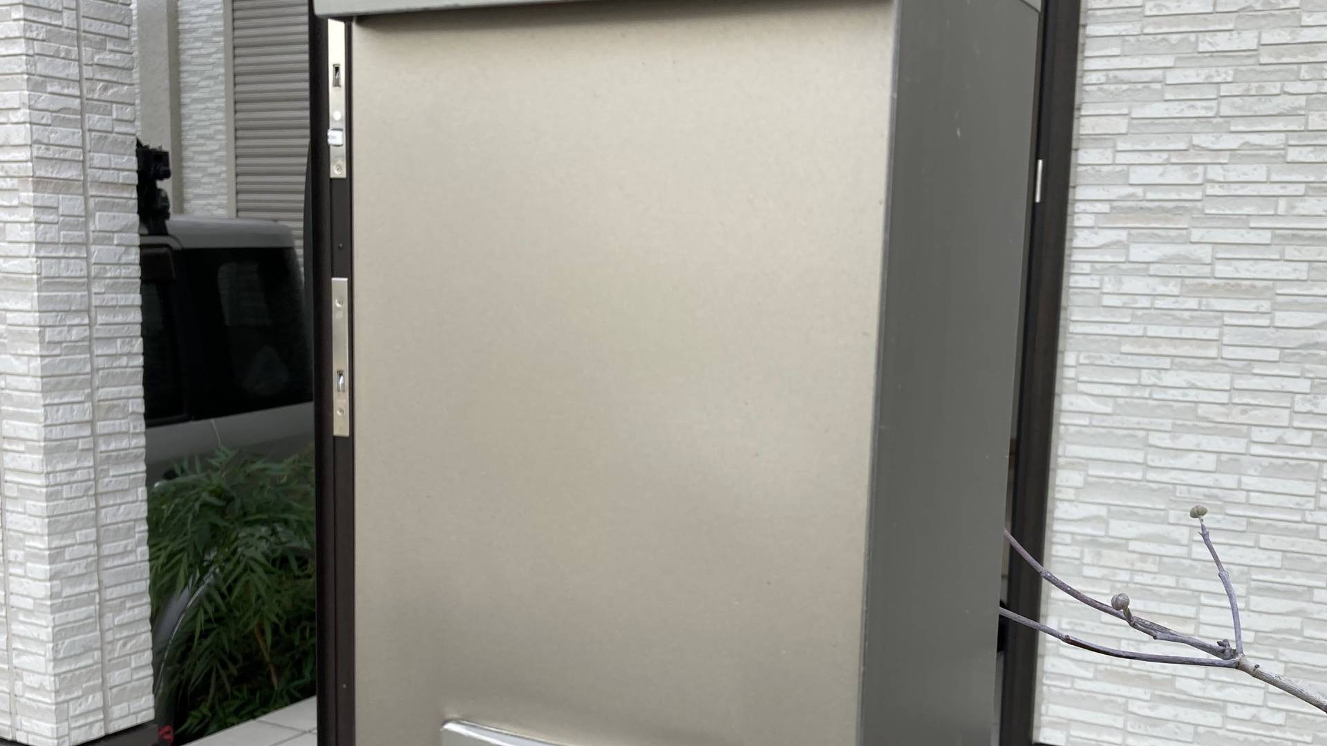 綺麗に再塗装された機能門柱の写真